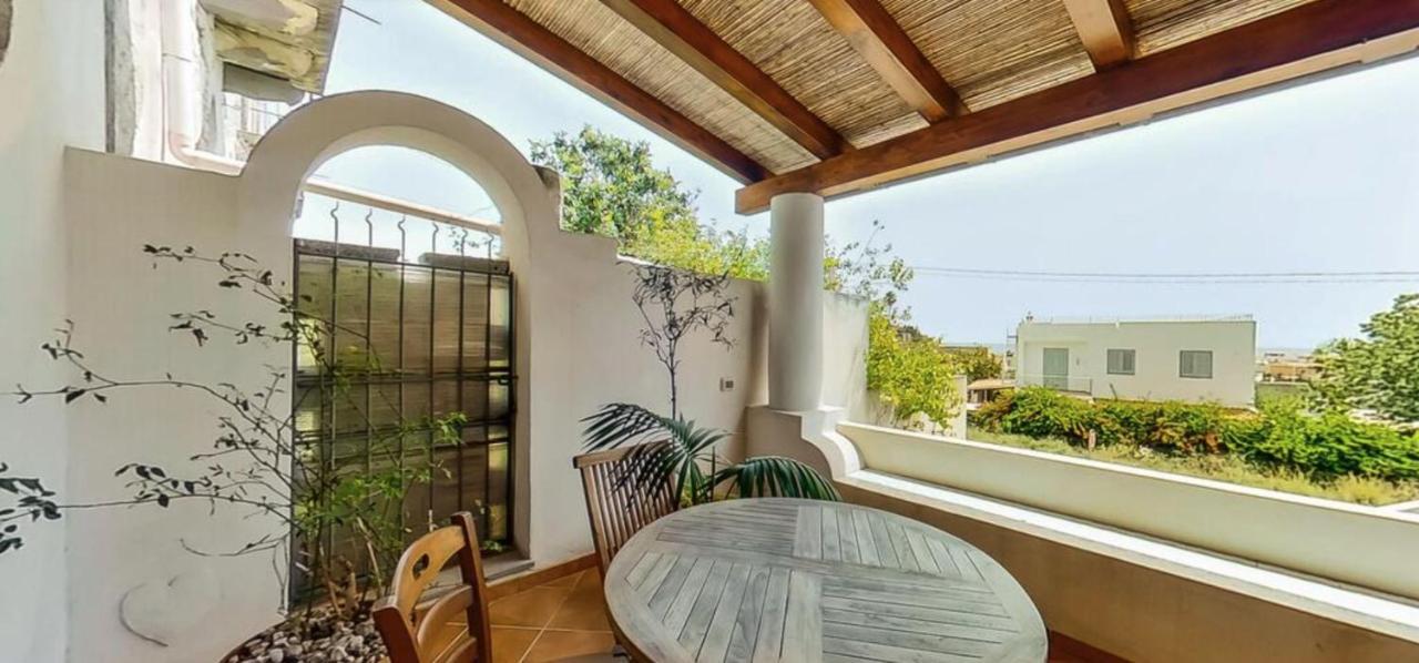 Casa Vacanza Artemis Липари Экстерьер фото